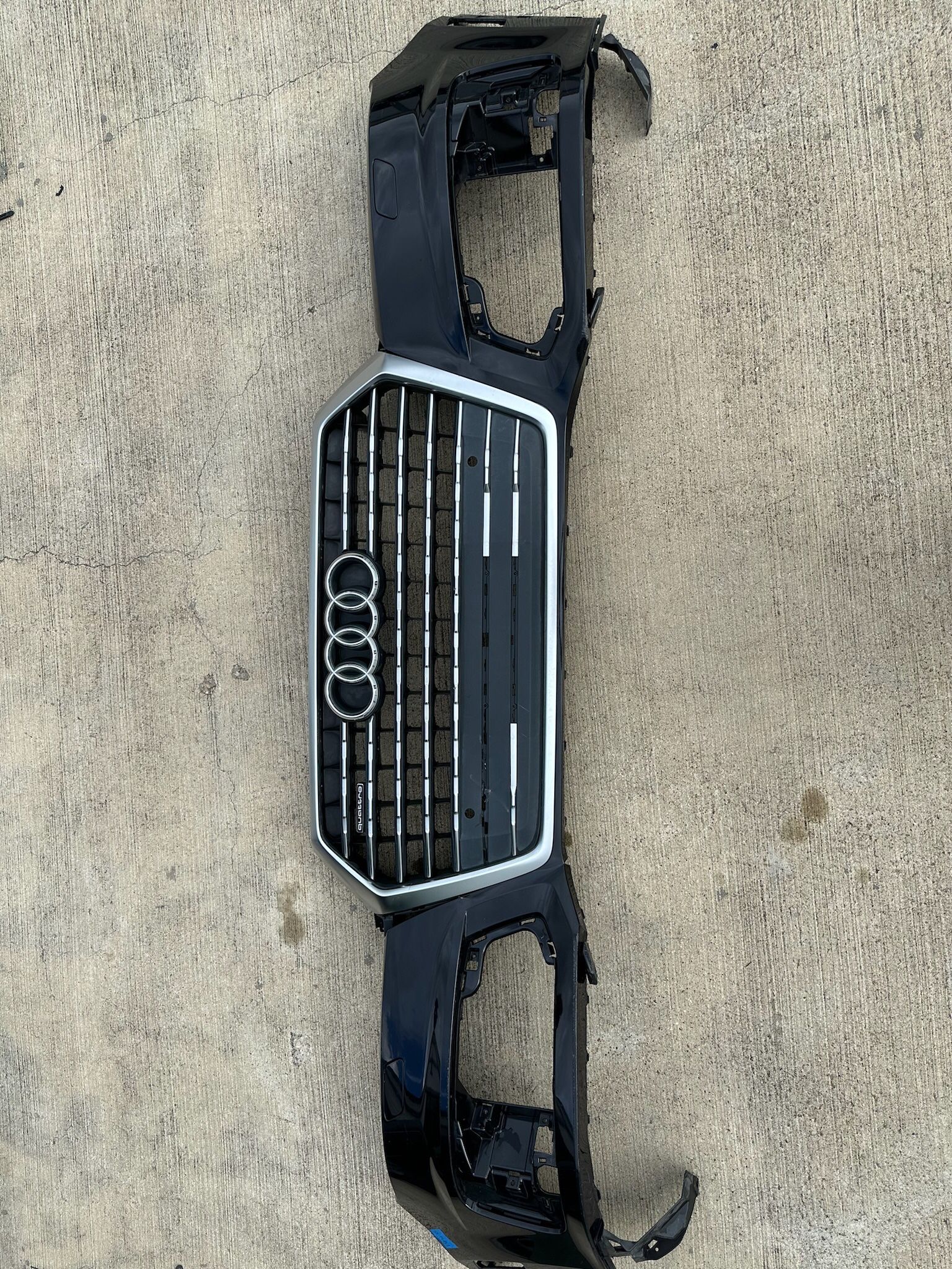 2017-2019 AUDI Q7 FRONT BUMPER COVER PANEL W GRILLE OEM 4M0807437
