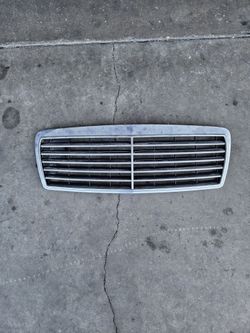 OEM Mercedes Grille 94-02 E Class W210 Chassis