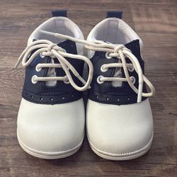 Toddler Boys Size 6 White & Navy Oxfords