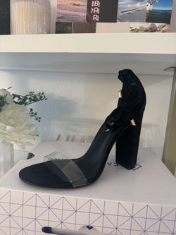 Fashion Nova Size 9 Laced Heels 