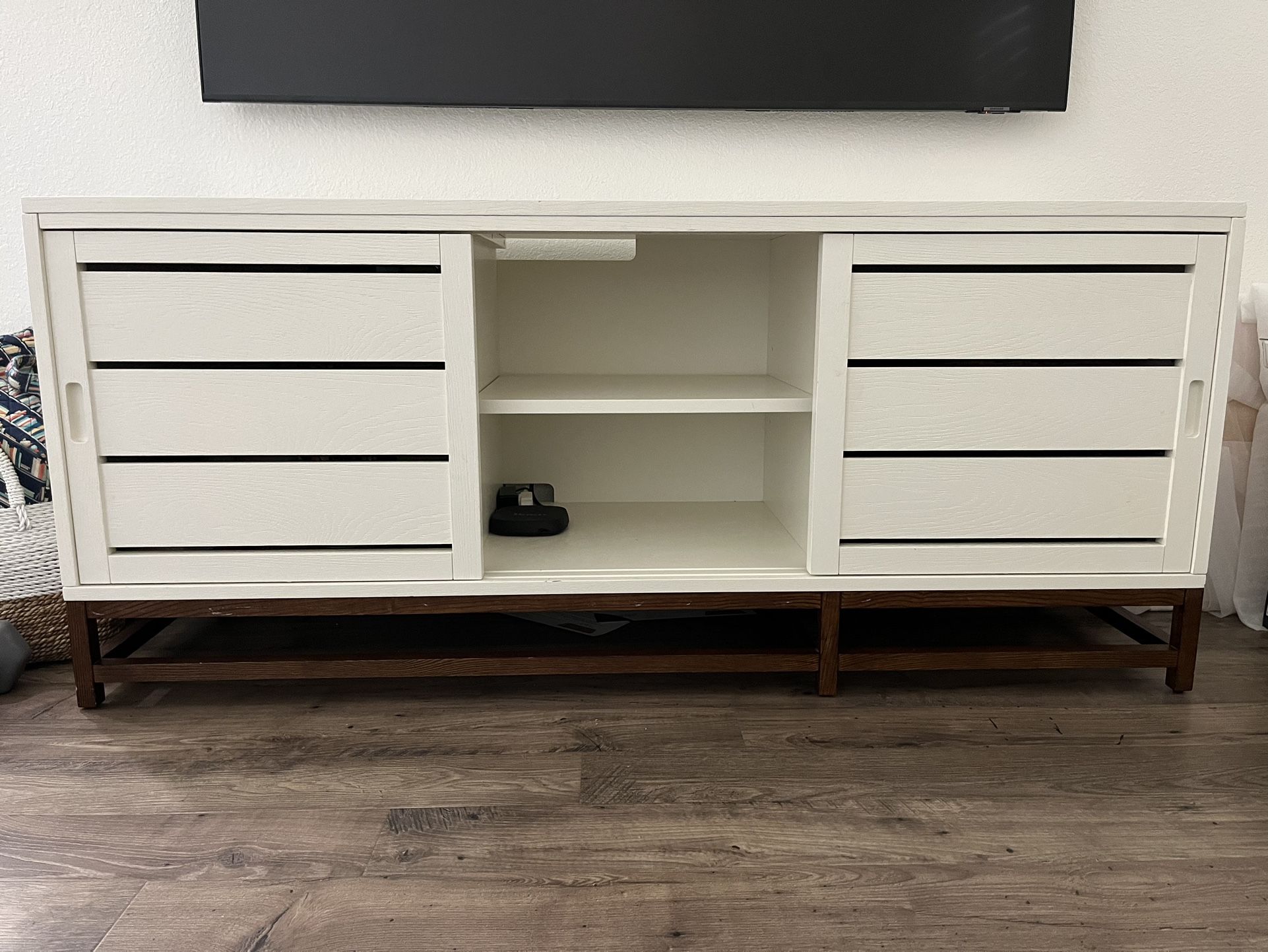 Crate And Barrel Clapboard Media 60" White