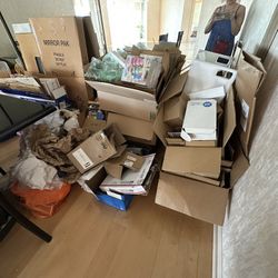 FREE! GRATIS! Clean moving boxes & packing material 