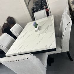 Dining Tables 