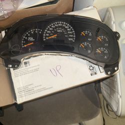2005 Chevy Tahoe OEM Cluster 