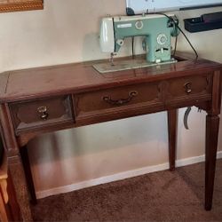 Singer Sewing Machine -Works Perfectly, Just Moving to Small  Place