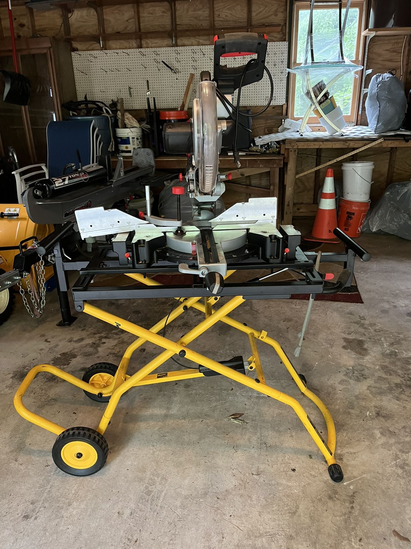 Dewalt Stand W/Admiral Table saw 