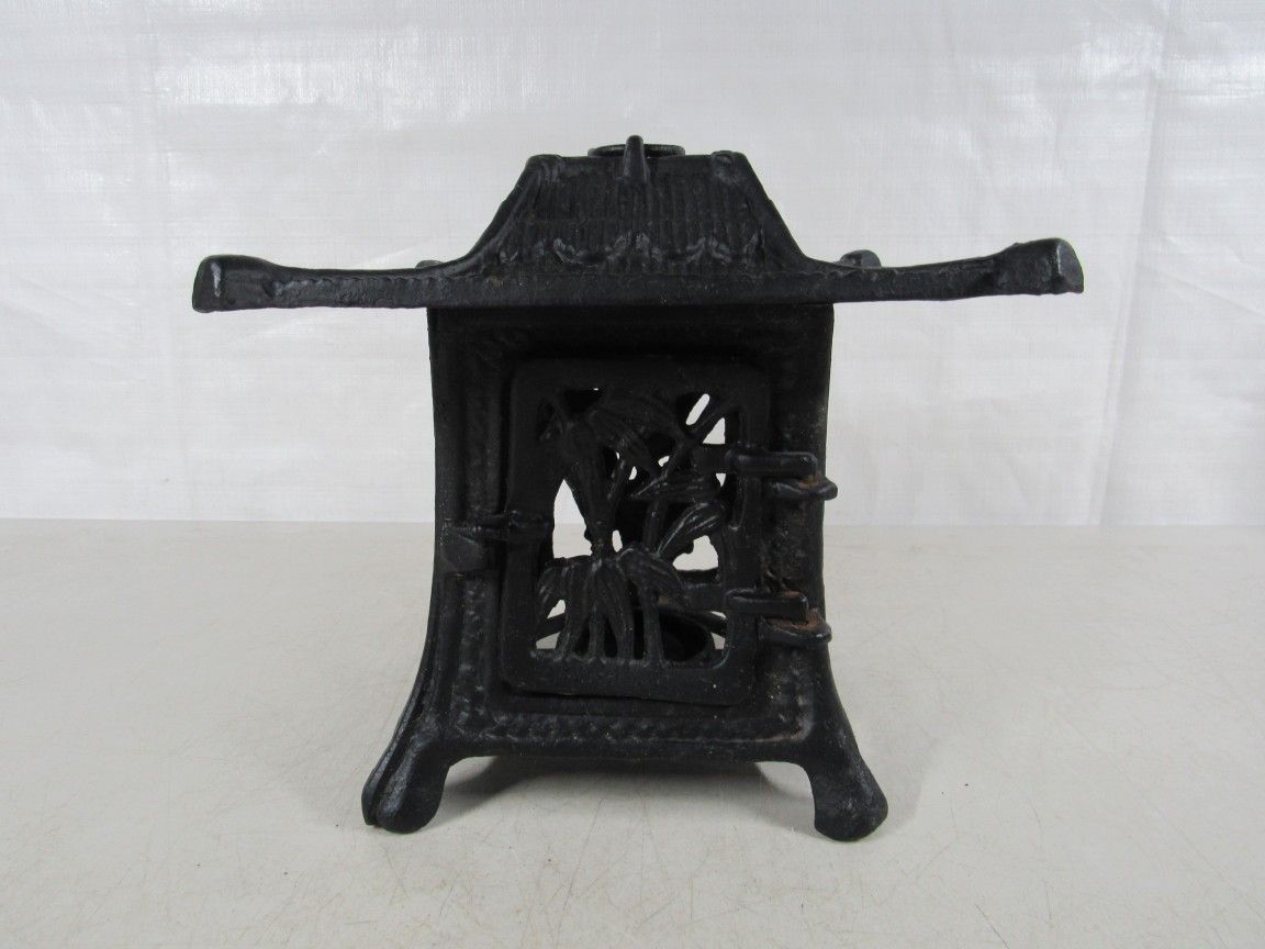 Japanese Pagoda Cast Iron Candle Holder Hanging Garden Lantern