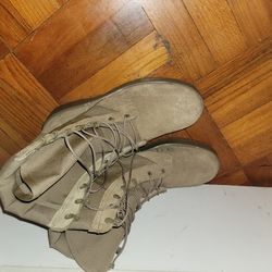 Army boots 9