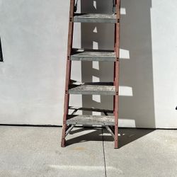 6 foot ladder for sale. Please make offer.
