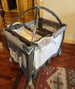 Portable Crib & Bassinet W/Changing Table