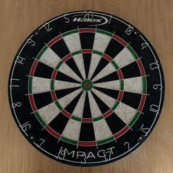 Dartboard And Complete Dart Set