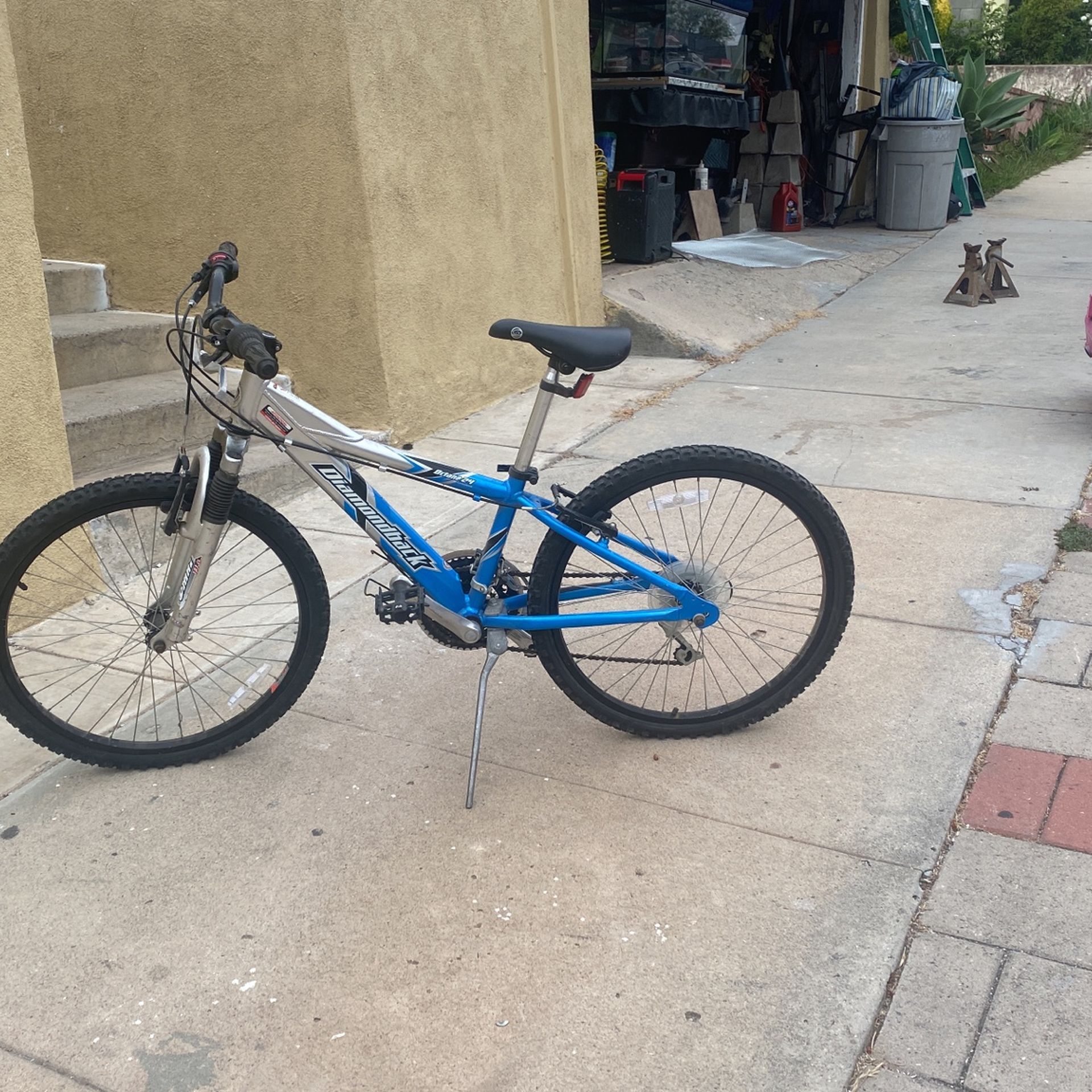 24 diamondback girls bike from rei co-op 24" - Kid's Size - Ages 9 Those awkward tween/teen years just got a lot easieron singletrack at least Diamondback Lustre 24 Kids' Bike