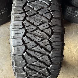 285 45 22 Nitto ridge grappler all terran tire i