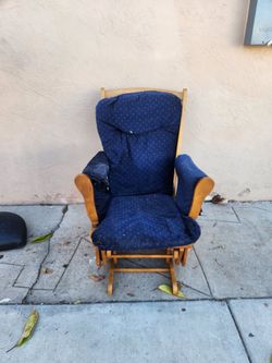 VINTAGE ROCKING CHAIR