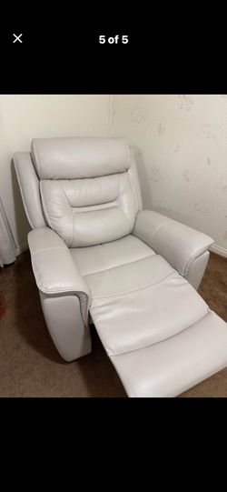 Beautiful elegant upscale luxury plush Italian Leather Recliner