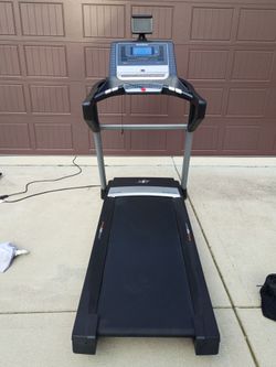 NORDICTRACK ELITE 700 TREADMILL ( LIKE NEW & DELIVERY AVAILABLE TODAY)