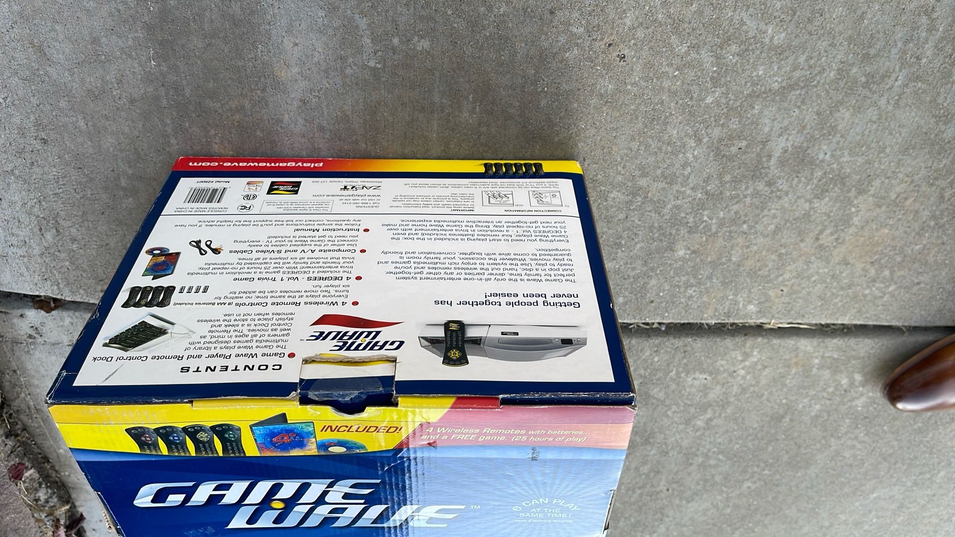 Game Wave Family Entertainment System Console plus 2games.