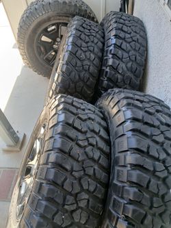(5) 255/75r17 33 inch tires + 17 inch Jeep wheels
