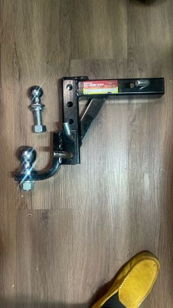 Ball Mount Hitch Like New 