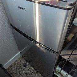 Galanz Mini Fridge 