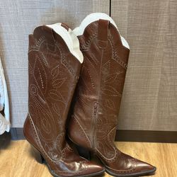BCBG Leather Boots Brand New Size 7 1/2