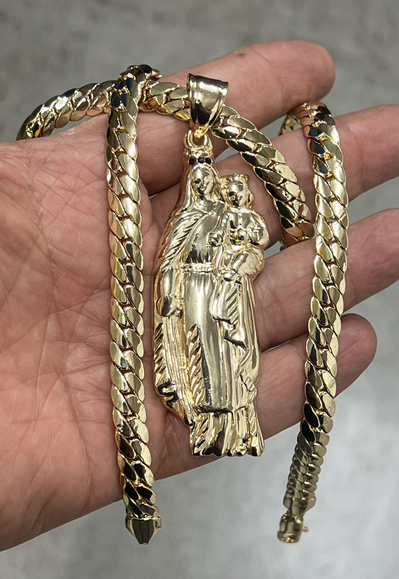 heavy and solid‼️‼️ 14k premium gold plated Cuban necklace and pendant ✨✨✨