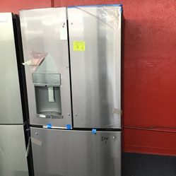 New Scratch And Dent GE 28 Cu Ft Stainless Steel French Door Fridge. 1 year Warranty 