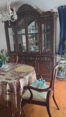 Vibtage Oak China Gabinet