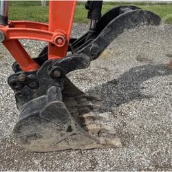 2020 Kubota KX040-4 Mini Excavator — $34,000 📅 Year: 2020 | ⏱️ Hours: 1,590 | 💪 40.4 HP Turbo Diesel