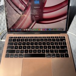 MacBook Air 13inch. 2019. Gold Rose. 