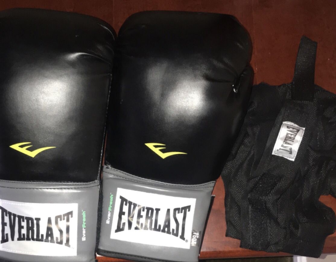 Everlast Boxing Gloves W/ Straps