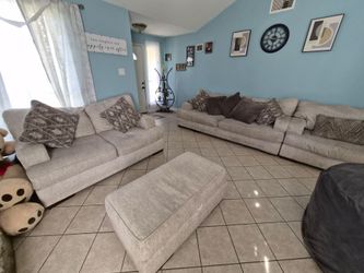 COMPLETE LIVING ROOM SET! 4PC! LIKE NEW!
SET DE SALA COMPLETO 4 PIEZAS! COMO NUEVO!