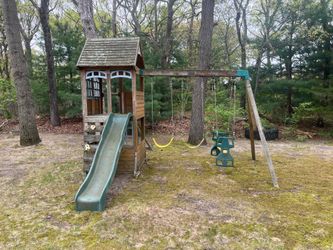 Outdoor swing set