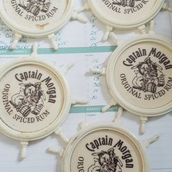 5 capt. morgan original spiced rum costers.on one of the coster one of the thing is broken. Just look at last .pic