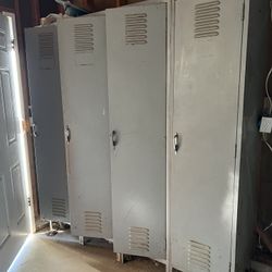 4 Metal Lockers Good Condition