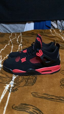Jordan’s 4 Retro Red Thunder Size 12