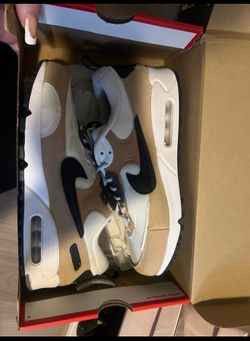 Woman’s air max 9.5