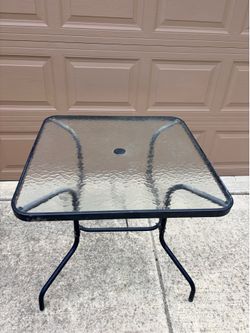 Tempered glass tabletop Heavy-duty metal frame