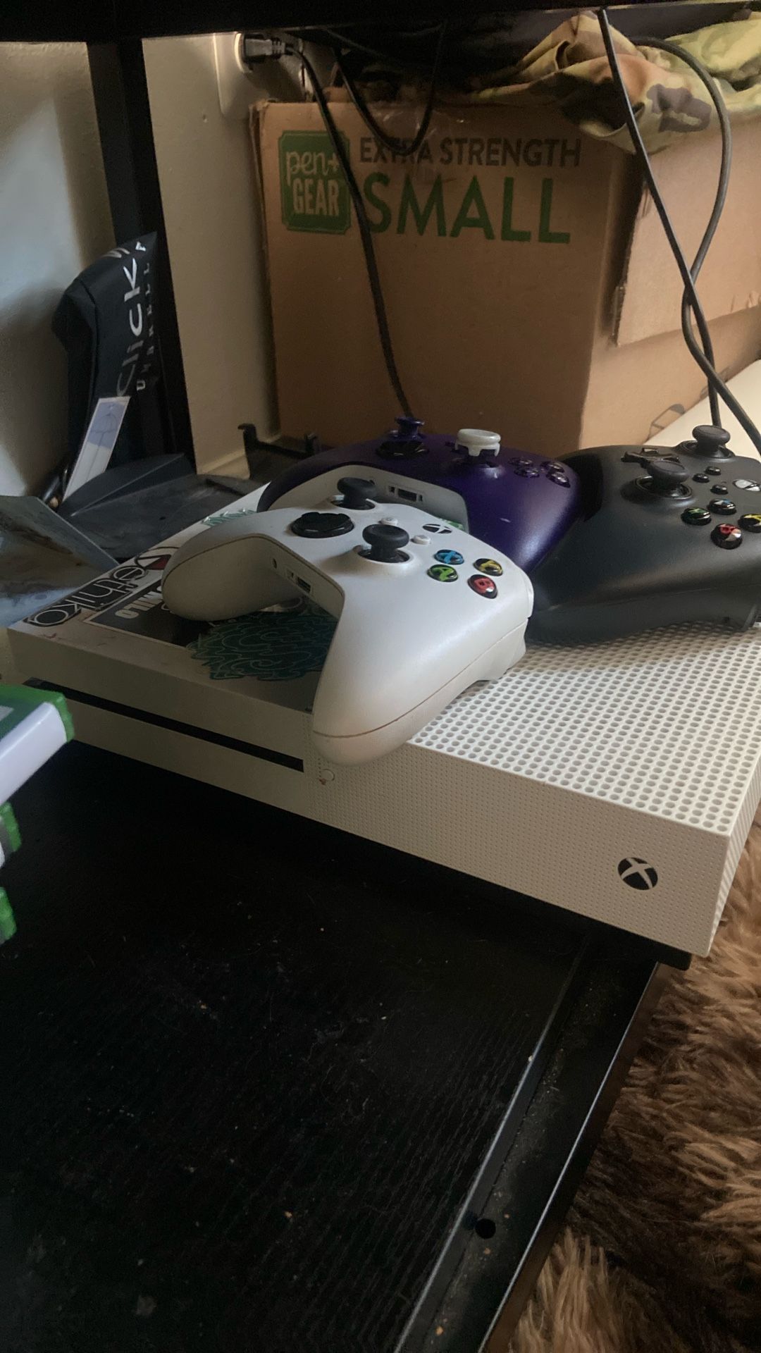 xbox one with 3 controllers