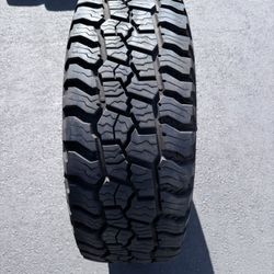 (1) 37x12.50R17 Mickey Thompson 