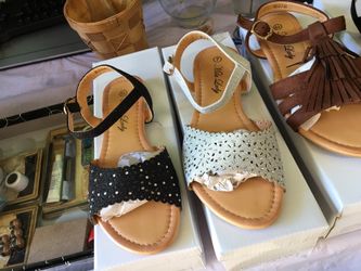 Sandals 3 for 25$