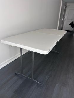 Foldable compact table with handles (Lifetime)