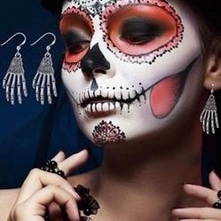 New Unique Skeleton Hands 3D Beautifully Detailed Earrings   Halloween 🎃 Festive