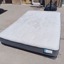 Queen sealy mattress and box spring