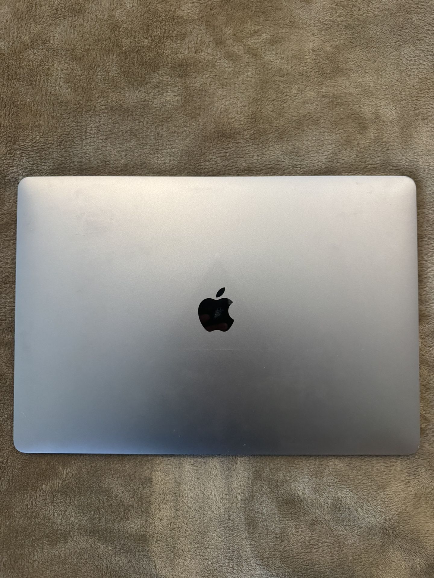 Apple MacBook Pro 15” 2018 – i7 / 16GB / 512GB