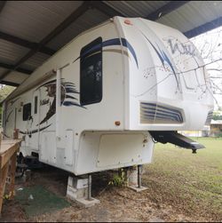 2012 Forest River Wildcat 30’ Fifth Wheel RV – $10,000