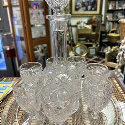 Decanter w/Glasses