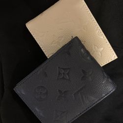 LV Wallet. Color Navy Blue