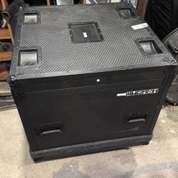 Road Hard case 2 1/2 X 2 1/2 Feet