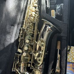 Beautiful Silver and Gold Alto Saxophone With New Box Of Reeds $380 Firm